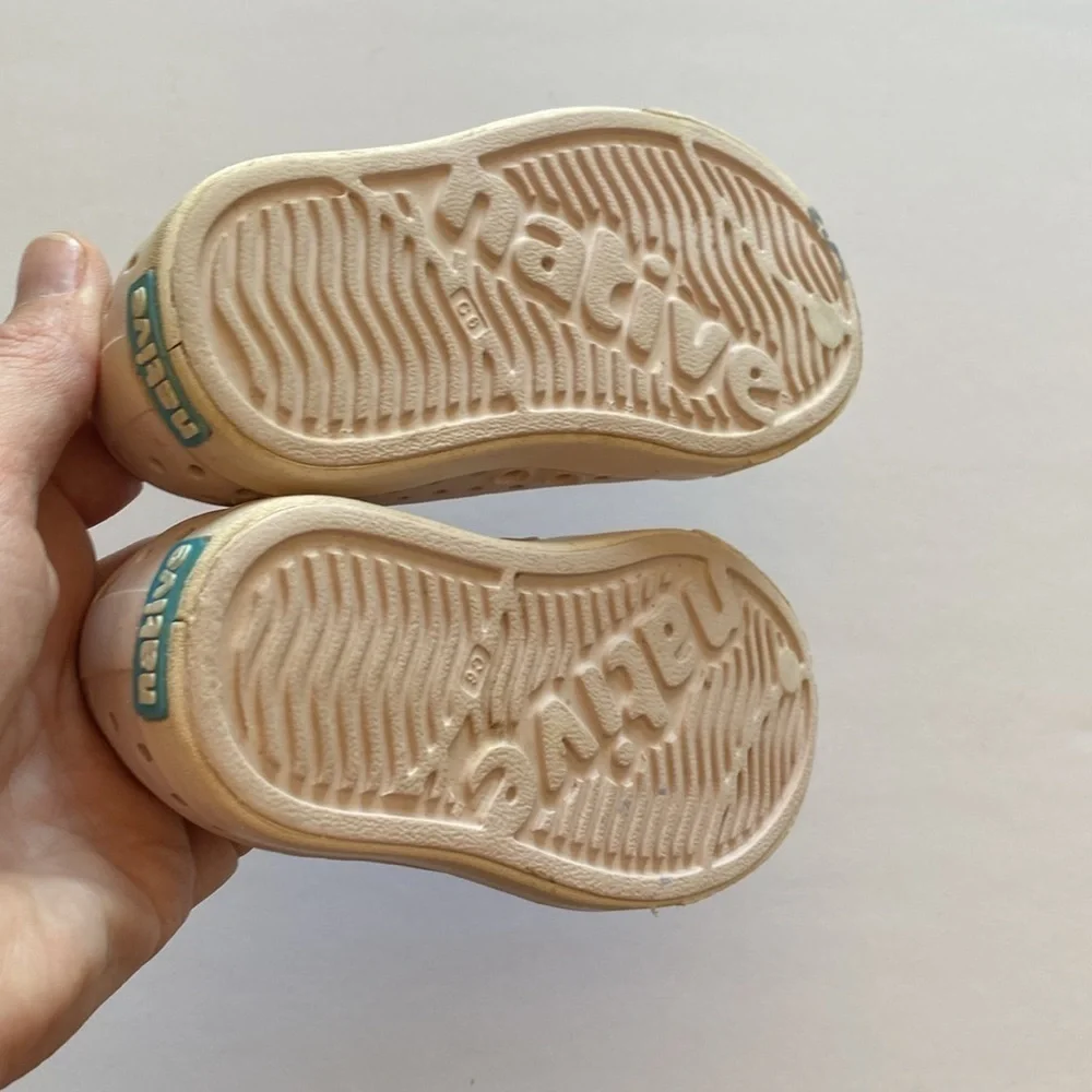 Native Jefferson girls kids shoes pink size 6 six